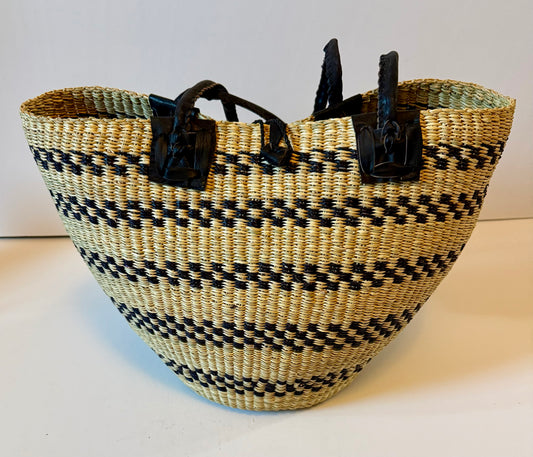 Handwoven Straw Handbag with Clasp